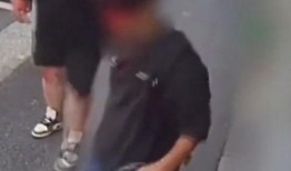 网友爆料男子被打视频,网友爆料视频引发热议