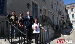 建湖网红吃瓜事件视频曝光,视频曝光引发网友热议