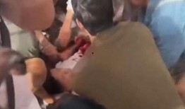 网友爆料男子被打视频,网友爆料视频引发热议